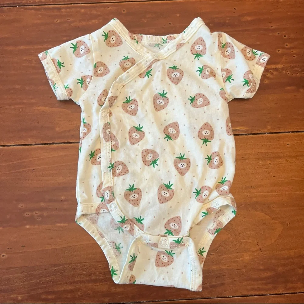 Babysoy Size 0-3 Months Strawberry Print Short Sleeve Bodysuit